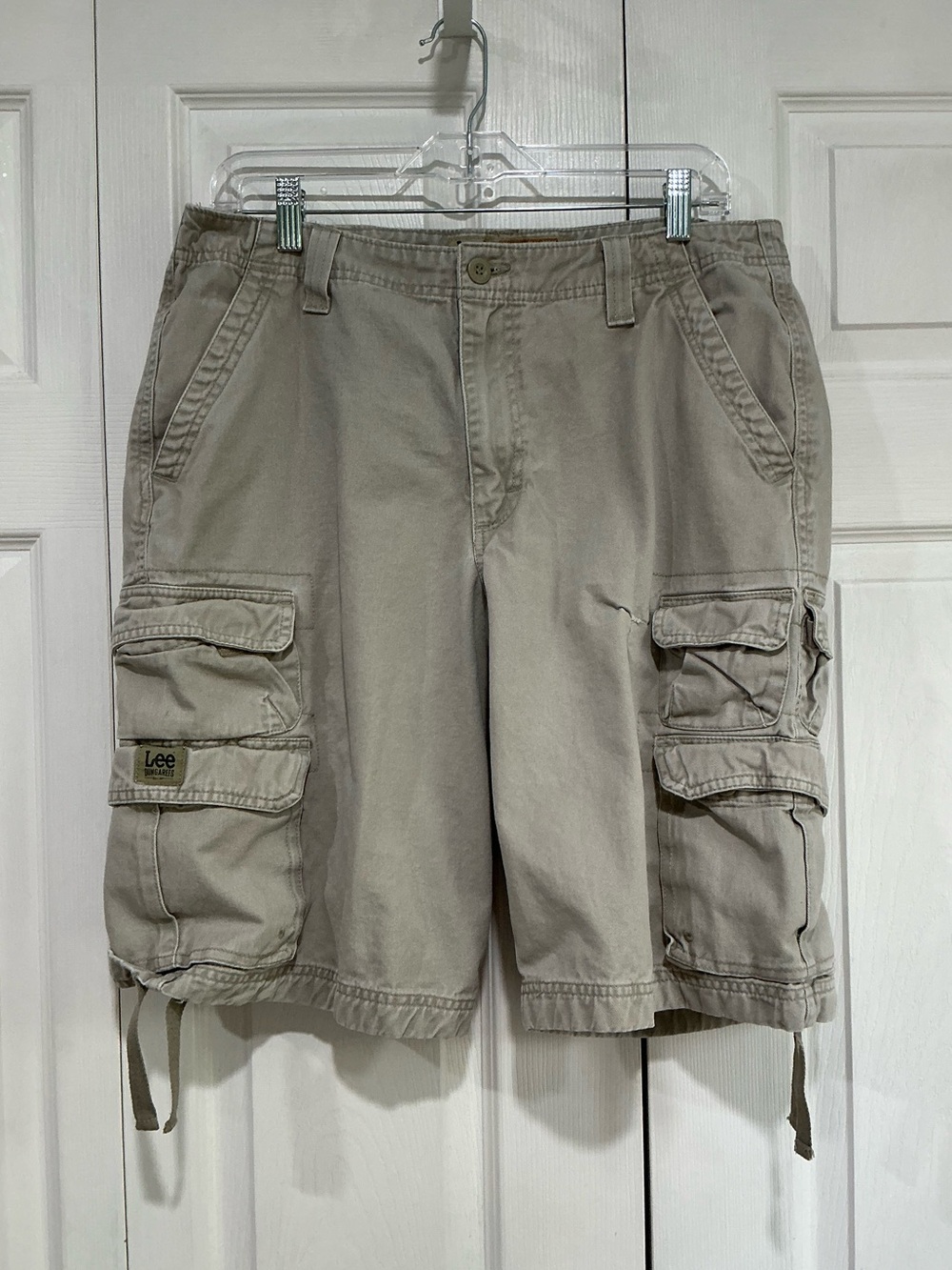 🤎 Lee Dungarees Men’s Tan Cargo Shorts - Size 33